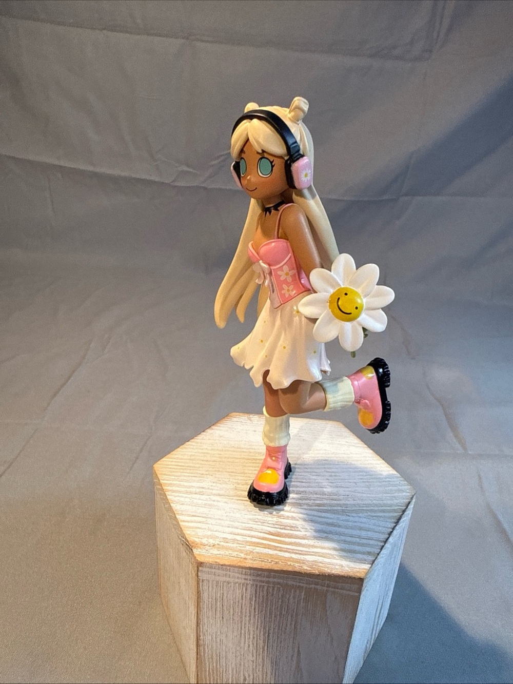 Pop mart peach fairy poppy daisy